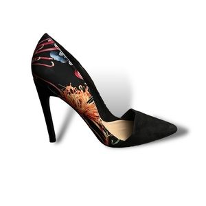 Shoedazzle • Winslow • Black & Floral Heels